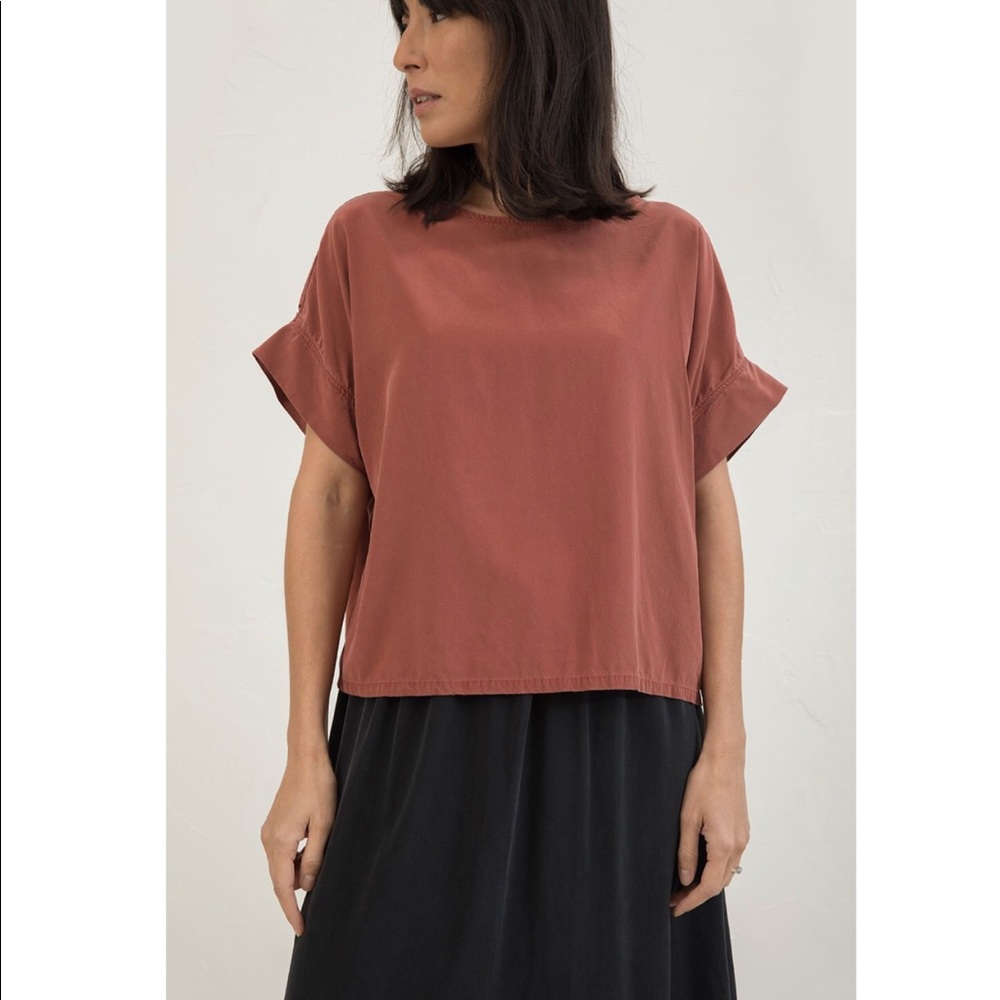 Elizabeth Suzann Georgia Silk Tee in “rust”